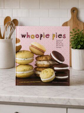 Whoopie Pies Hardcover Cookbook 2010 | 40+ Recipes & Color Photos